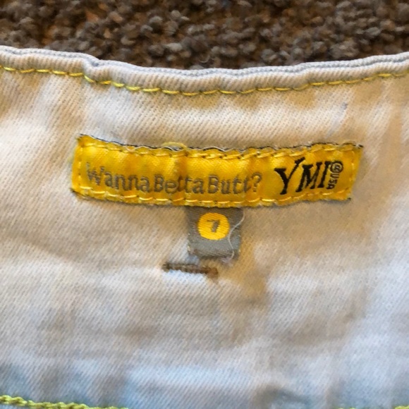 light wash high-waisted shorts - Picture 2 of 3